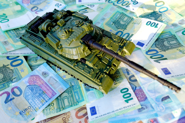 L'Etat peut-il réquisitionner l'épargne des français pour financer la défense ? ( Crédits photo: © MaxSafaniuk - stock.adobe.com)
