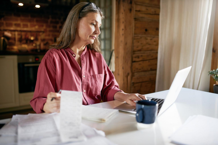 Une pension de réversion correspond au versement d’une part de la pension de retraite d’un assuré décédé en faveur de son conjoint survivant. ( crédit photo : Shutterstock )