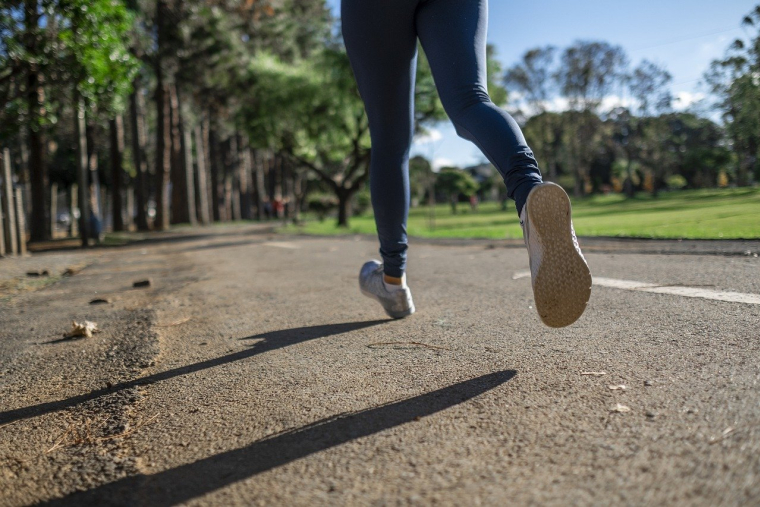 Une assurée va devoir rembourser la CPAM après avoir fait du sport pendant un arrêt de travail. (illustration) (Fotorech / Pixabay)